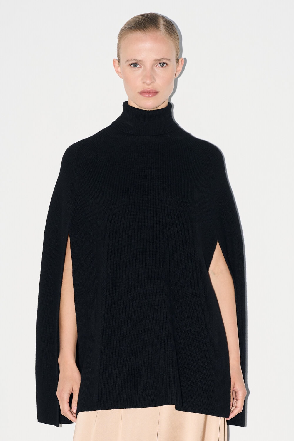 Unia Knitted Cape