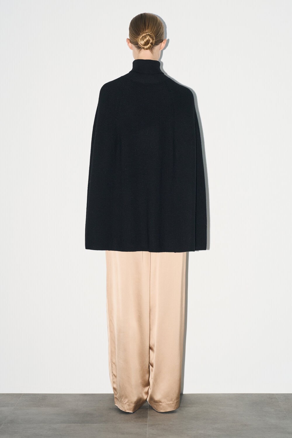 Unia Knitted Cape