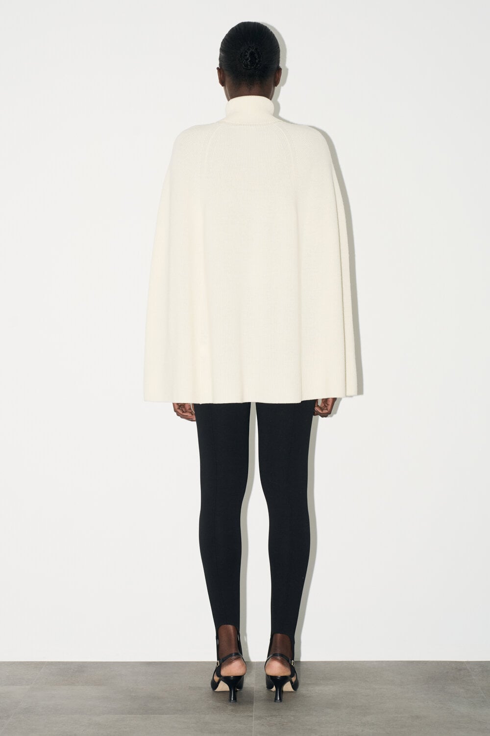 Unia Knitted Cape