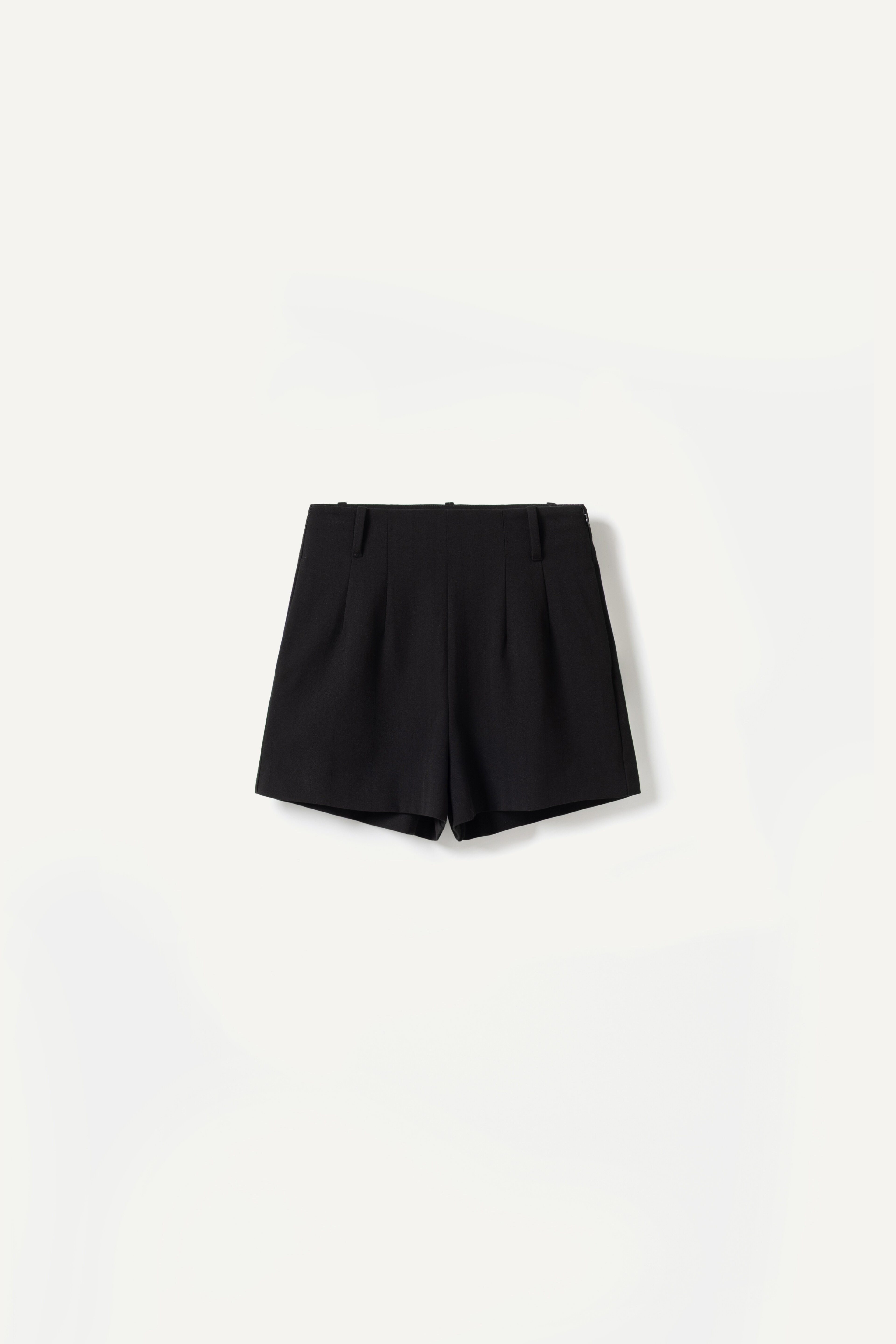 Livia Shorts